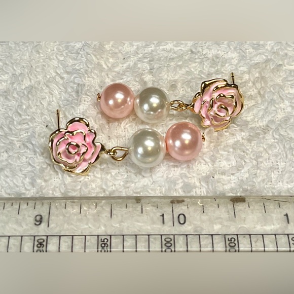 Pink Sea shell pearl earrings-you need to see these - Picture 7 of 8